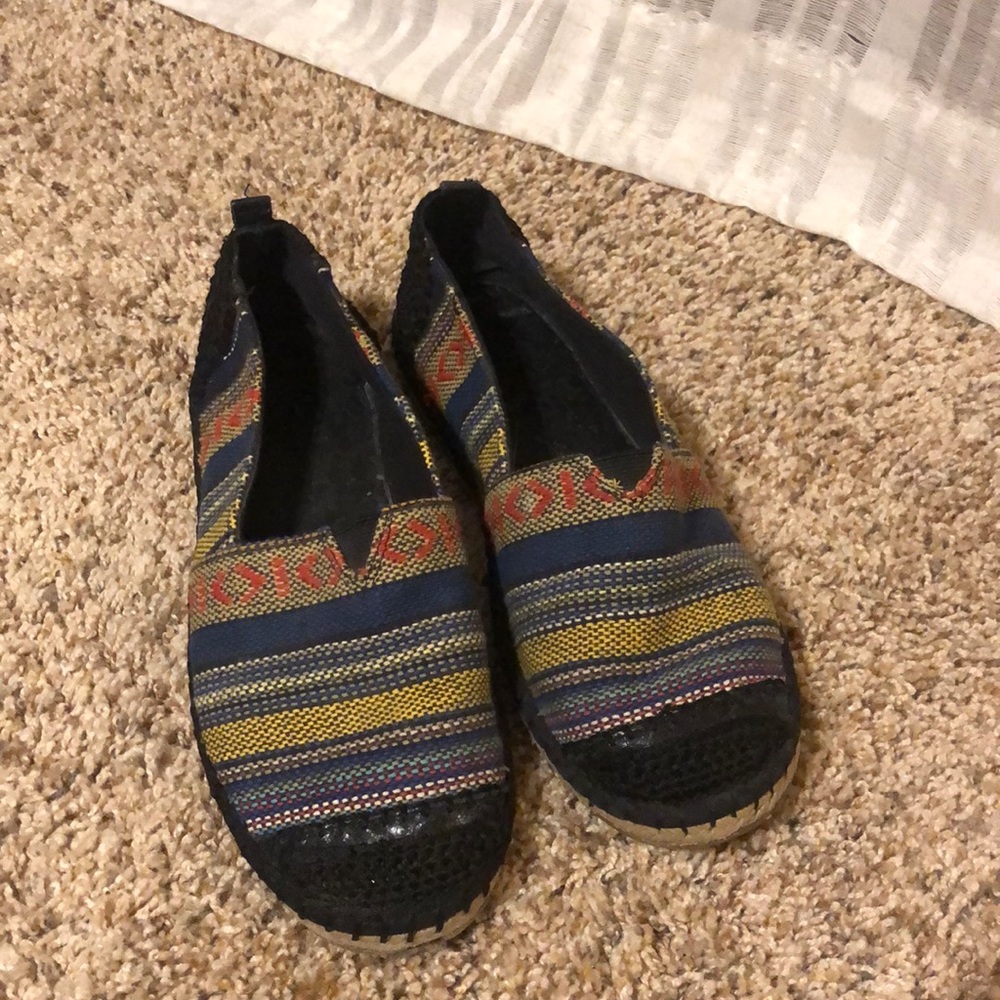 Boho slip on shoes size 7 canvas